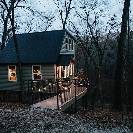 Vila Secluded Treehouse In The Woods - Tree Hugger Hideaway Branson Exteriér fotografie