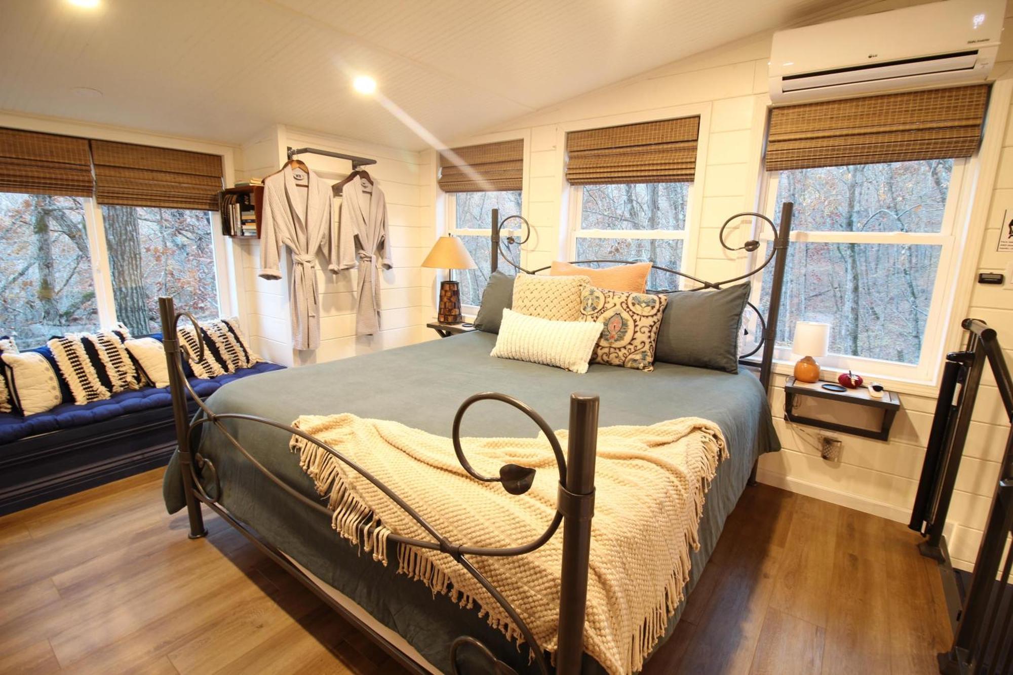 Vila Secluded Treehouse In The Woods - Tree Hugger Hideaway Branson Exteriér fotografie
