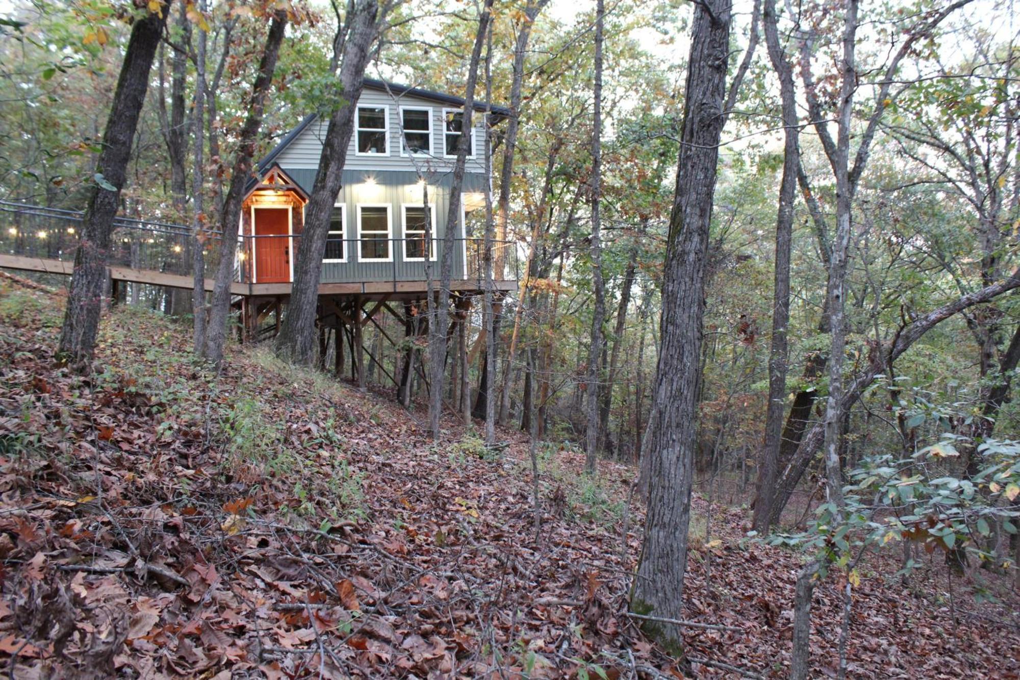 Vila Secluded Treehouse In The Woods - Tree Hugger Hideaway Branson Exteriér fotografie