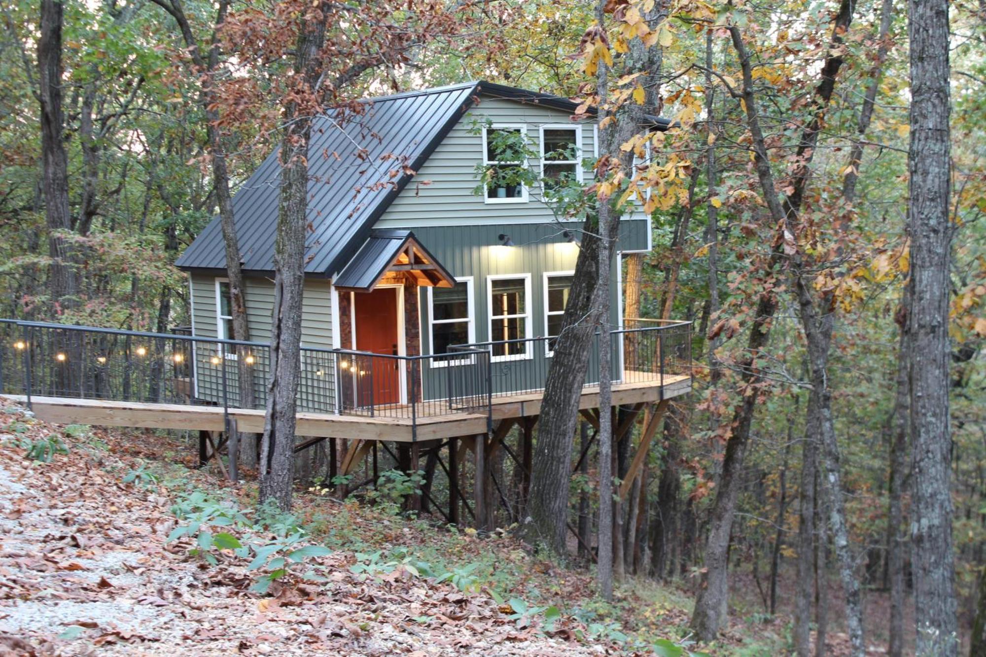 Vila Secluded Treehouse In The Woods - Tree Hugger Hideaway Branson Exteriér fotografie