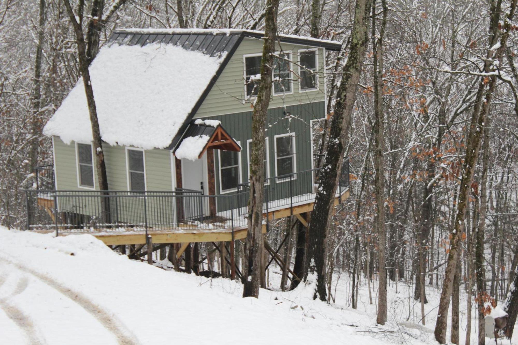 Vila Secluded Treehouse In The Woods - Tree Hugger Hideaway Branson Exteriér fotografie