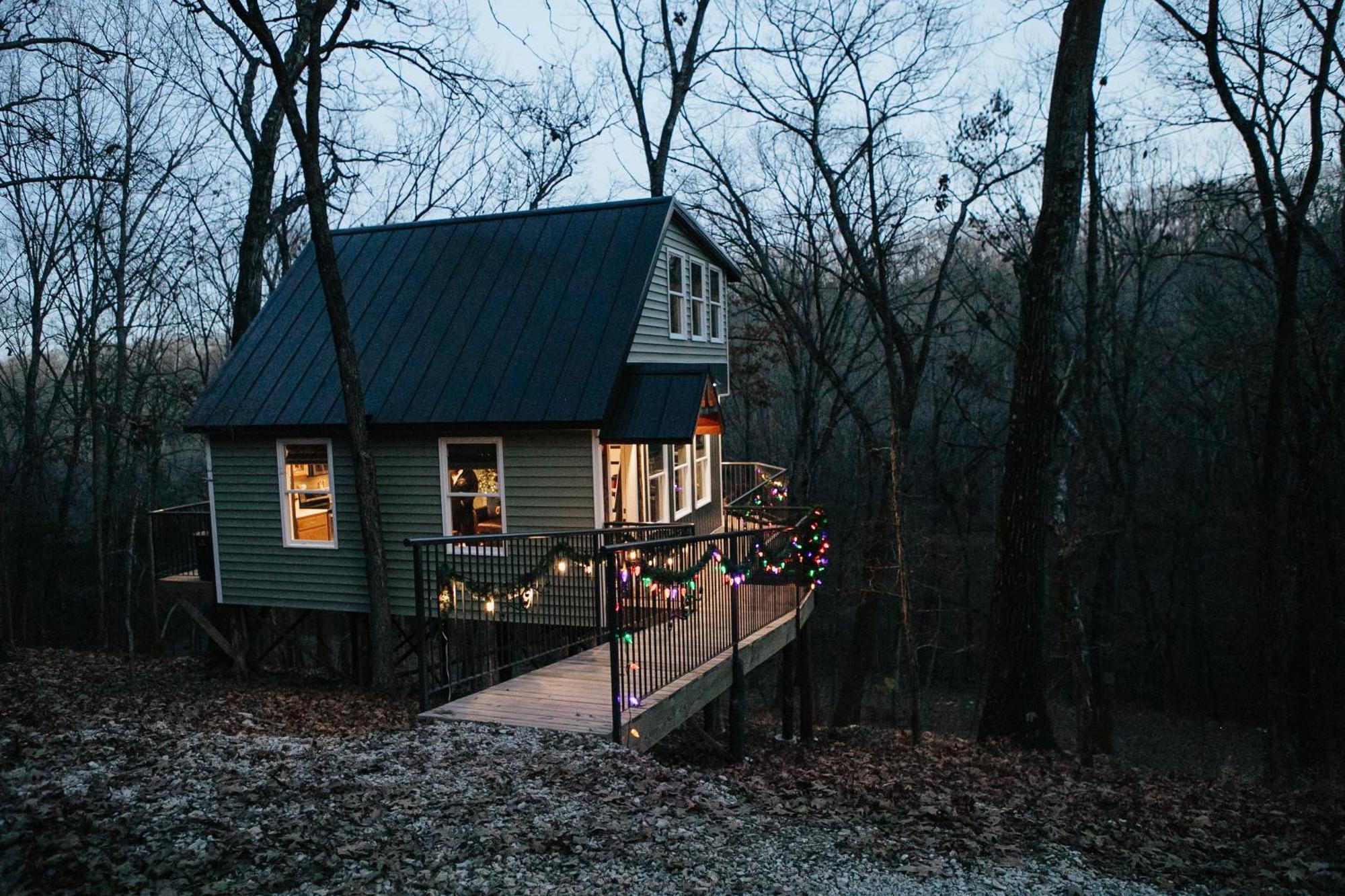 Vila Secluded Treehouse In The Woods - Tree Hugger Hideaway Branson Exteriér fotografie